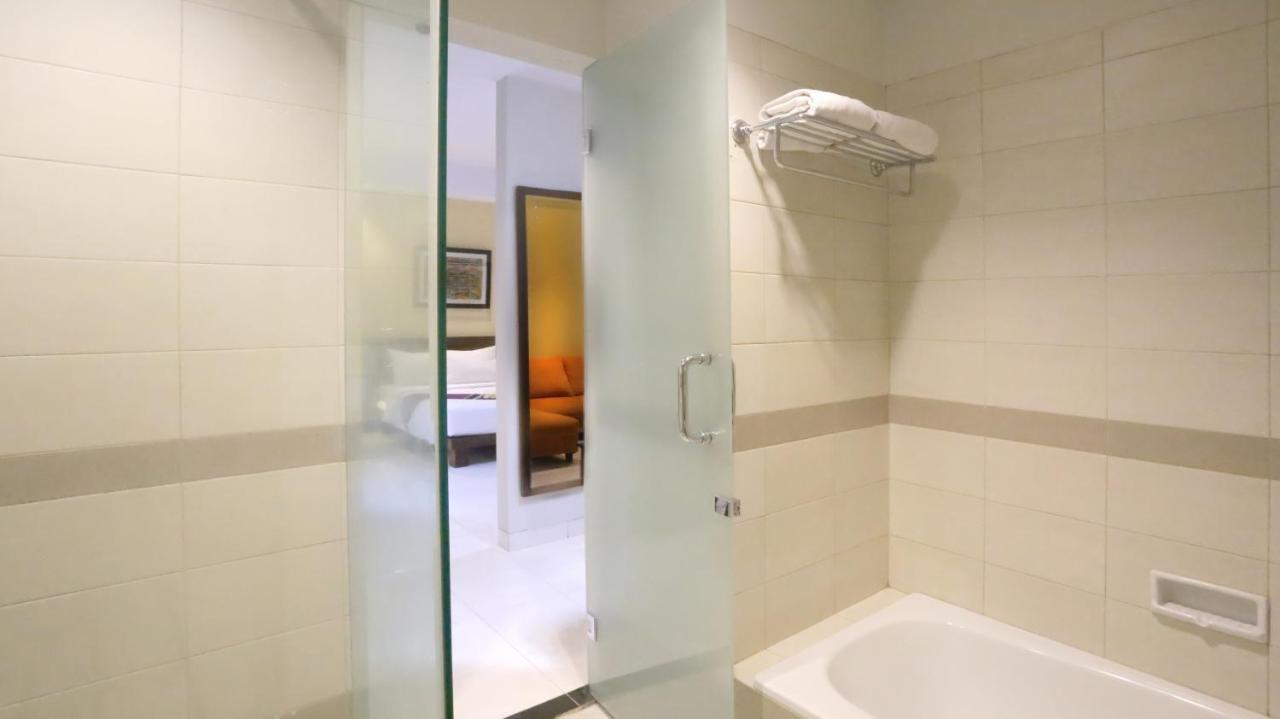Hotel Quirin スマラン エクステリア 写真