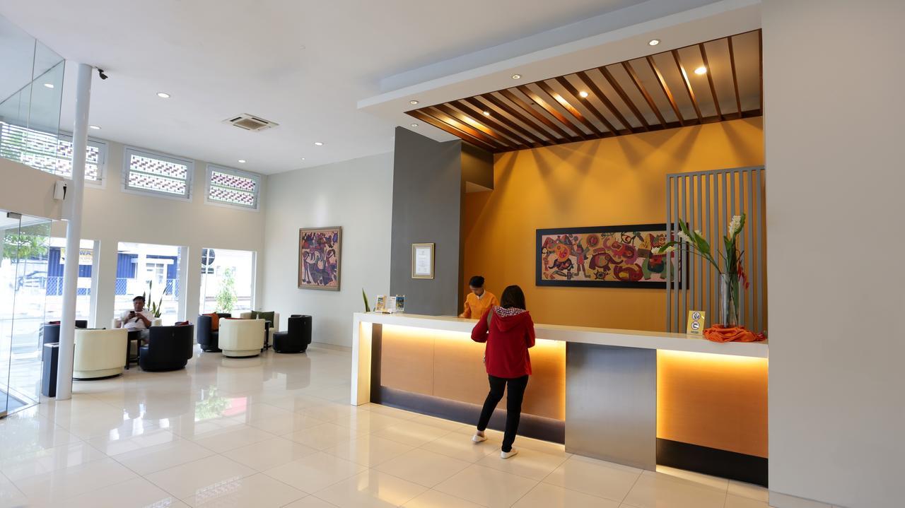 Hotel Quirin スマラン エクステリア 写真