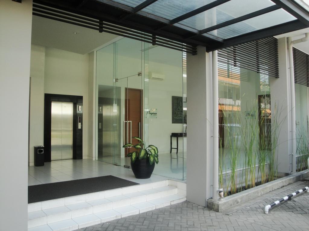 Hotel Quirin スマラン エクステリア 写真